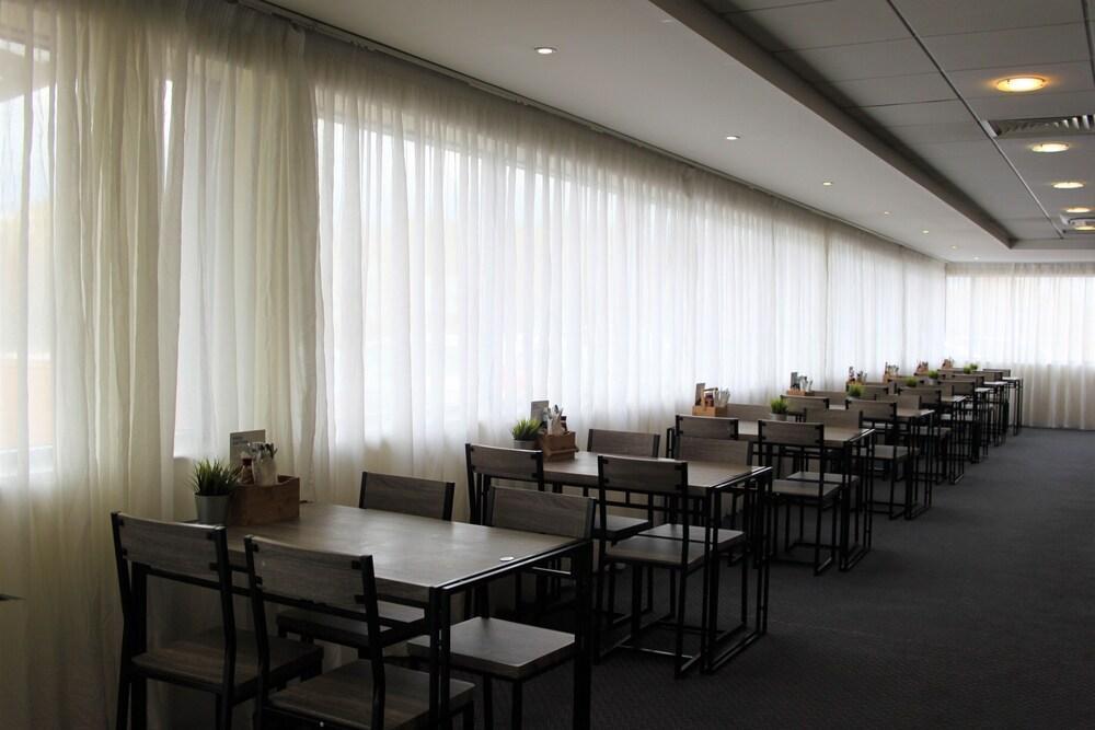 Holiday Inn Express Cardiff Airport, An Ihg Hotel Extérieur photo