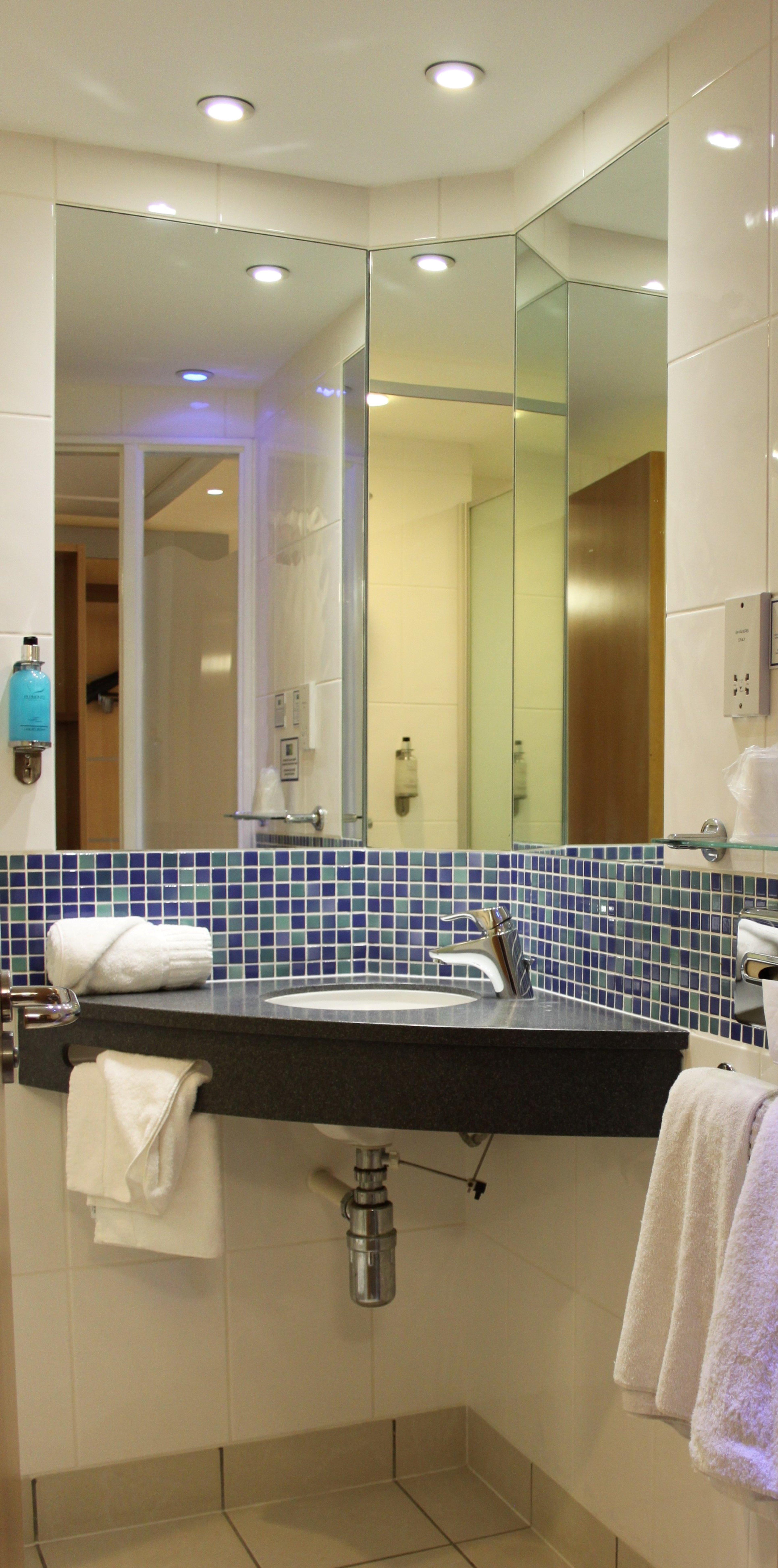 Holiday Inn Express Cardiff Airport, An Ihg Hotel Extérieur photo