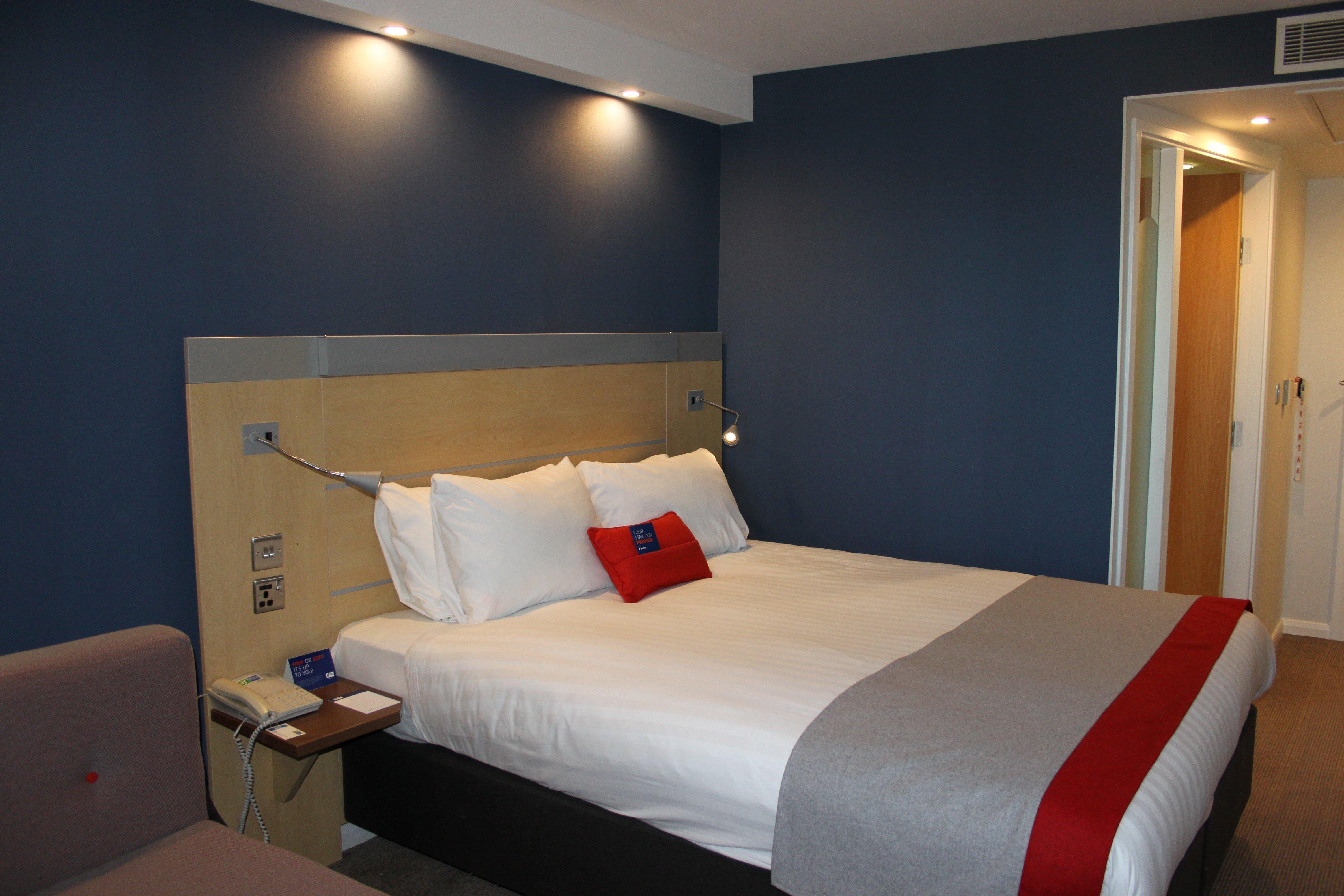 Holiday Inn Express Cardiff Airport, An Ihg Hotel Extérieur photo