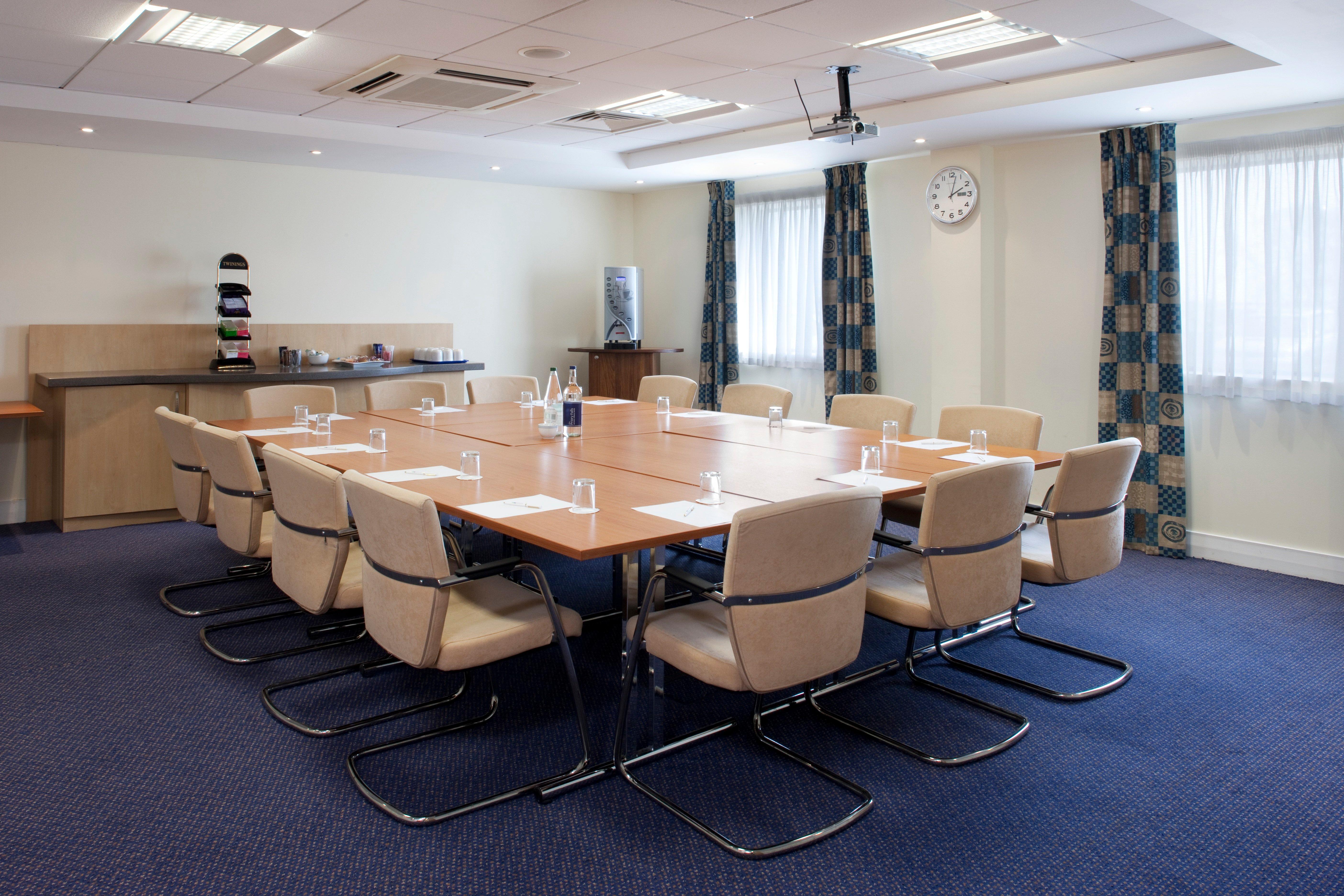 Holiday Inn Express Cardiff Airport, An Ihg Hotel Extérieur photo