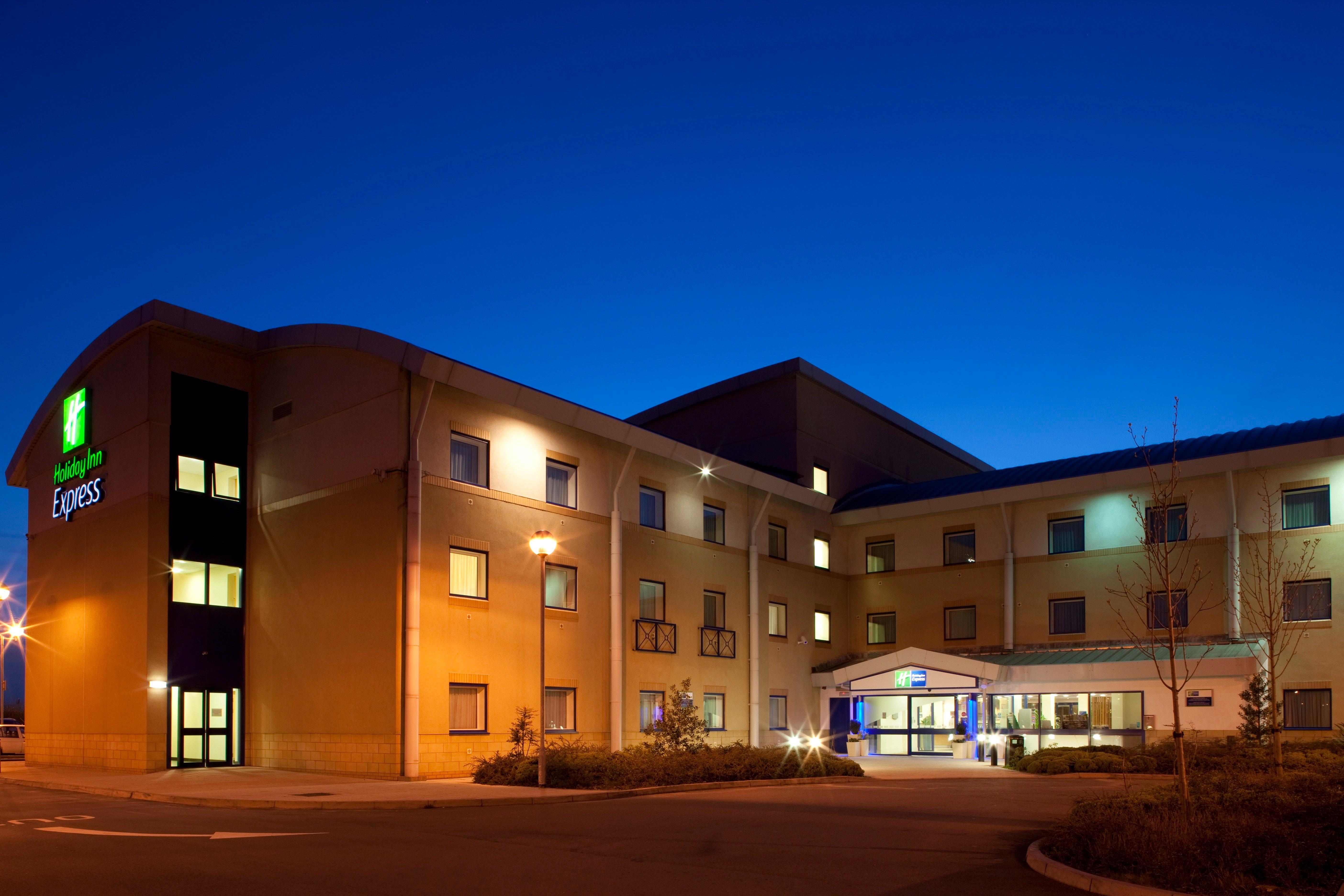 Holiday Inn Express Cardiff Airport, An Ihg Hotel Extérieur photo