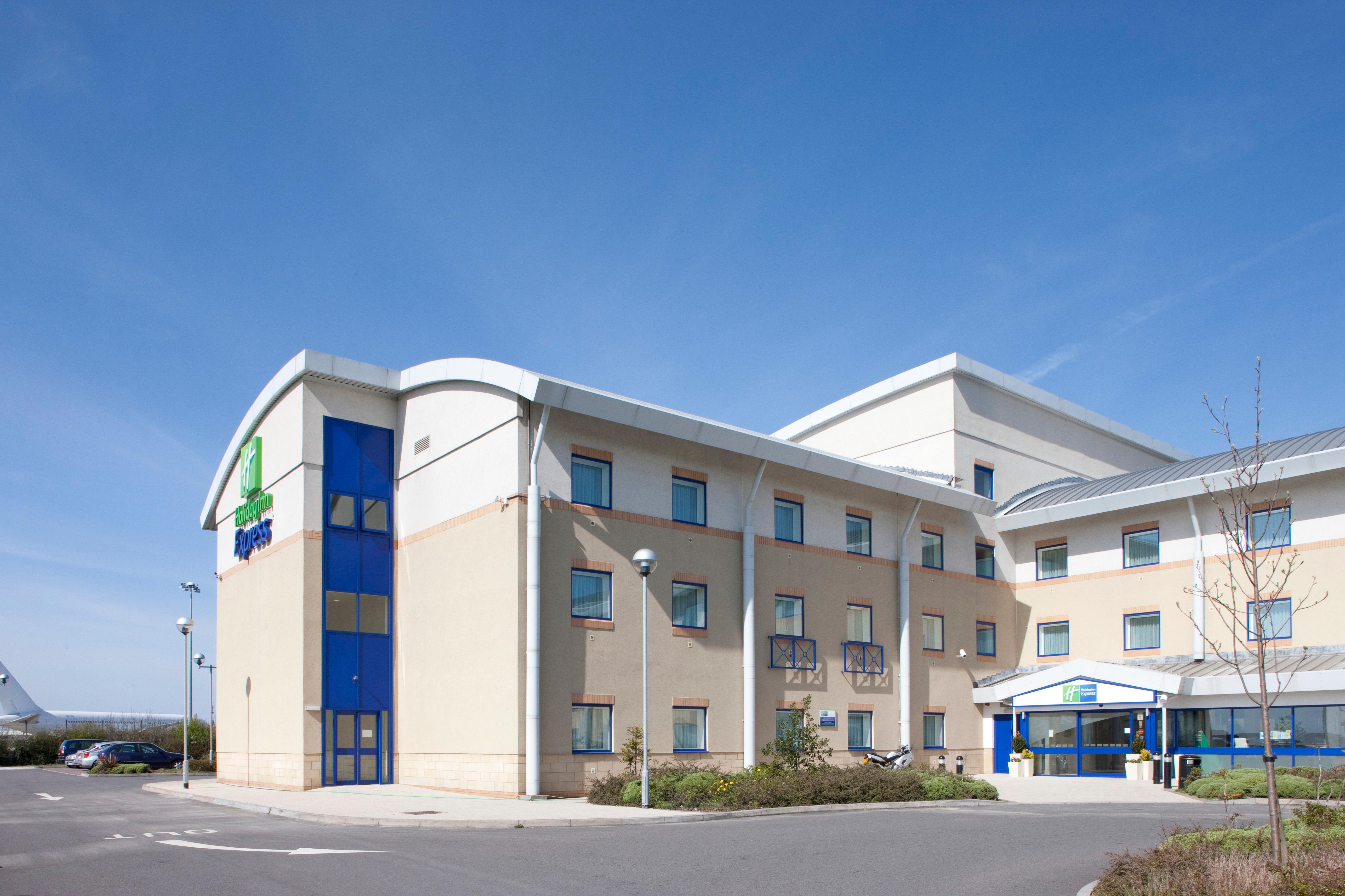 Holiday Inn Express Cardiff Airport, An Ihg Hotel Extérieur photo