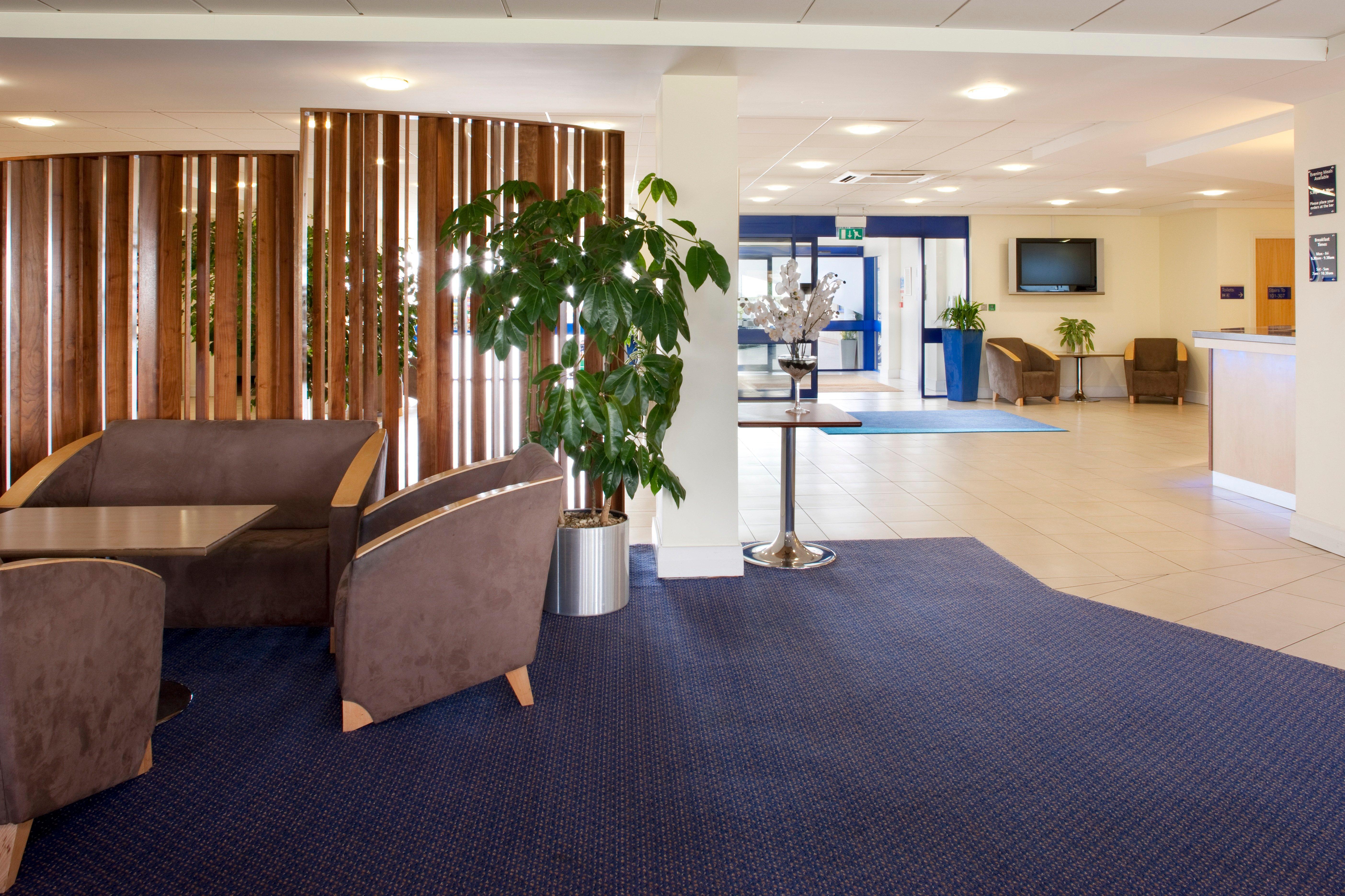 Holiday Inn Express Cardiff Airport, An Ihg Hotel Extérieur photo