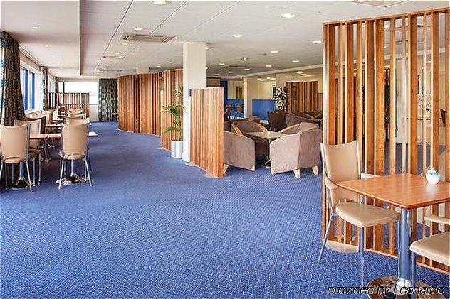 Holiday Inn Express Cardiff Airport, An Ihg Hotel Restaurant photo