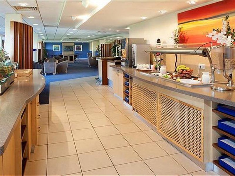 Holiday Inn Express Cardiff Airport, An Ihg Hotel Extérieur photo